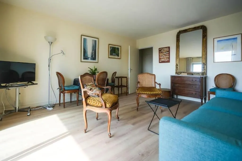 Beautifully Designed 1br With King Size Bed *